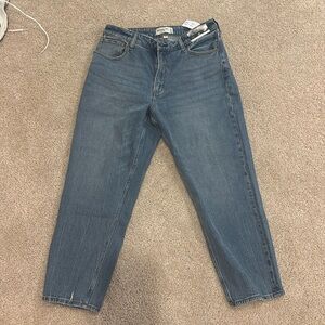 NWT Abercrombie High Rise Mom Jean Size 30 Short